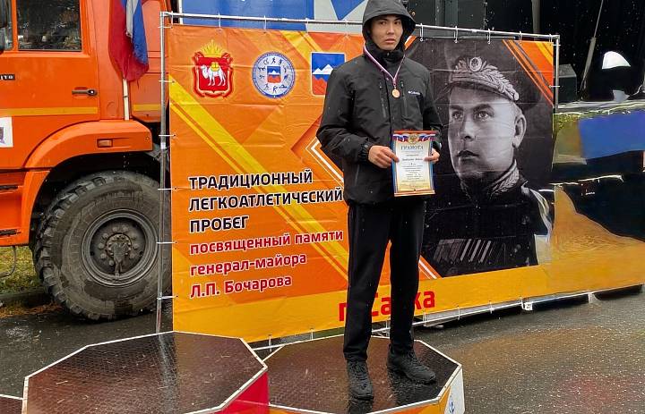 Студент Саткинского медицинского колледжа завоевал бронзу на престижном легкоатлетическом пробеге