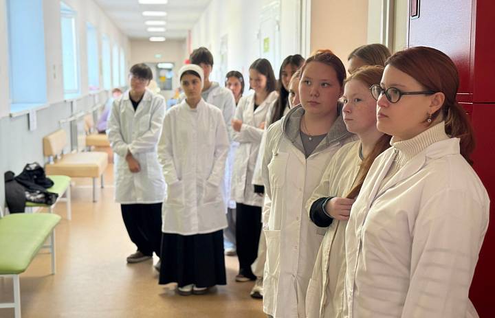 Погружение в профессию: будущие медики посетили Детскую поликлинику г. Сатка