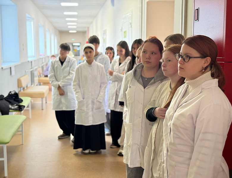  Погружение в профессию: будущие медики посетили Детскую поликлинику г. Сатка